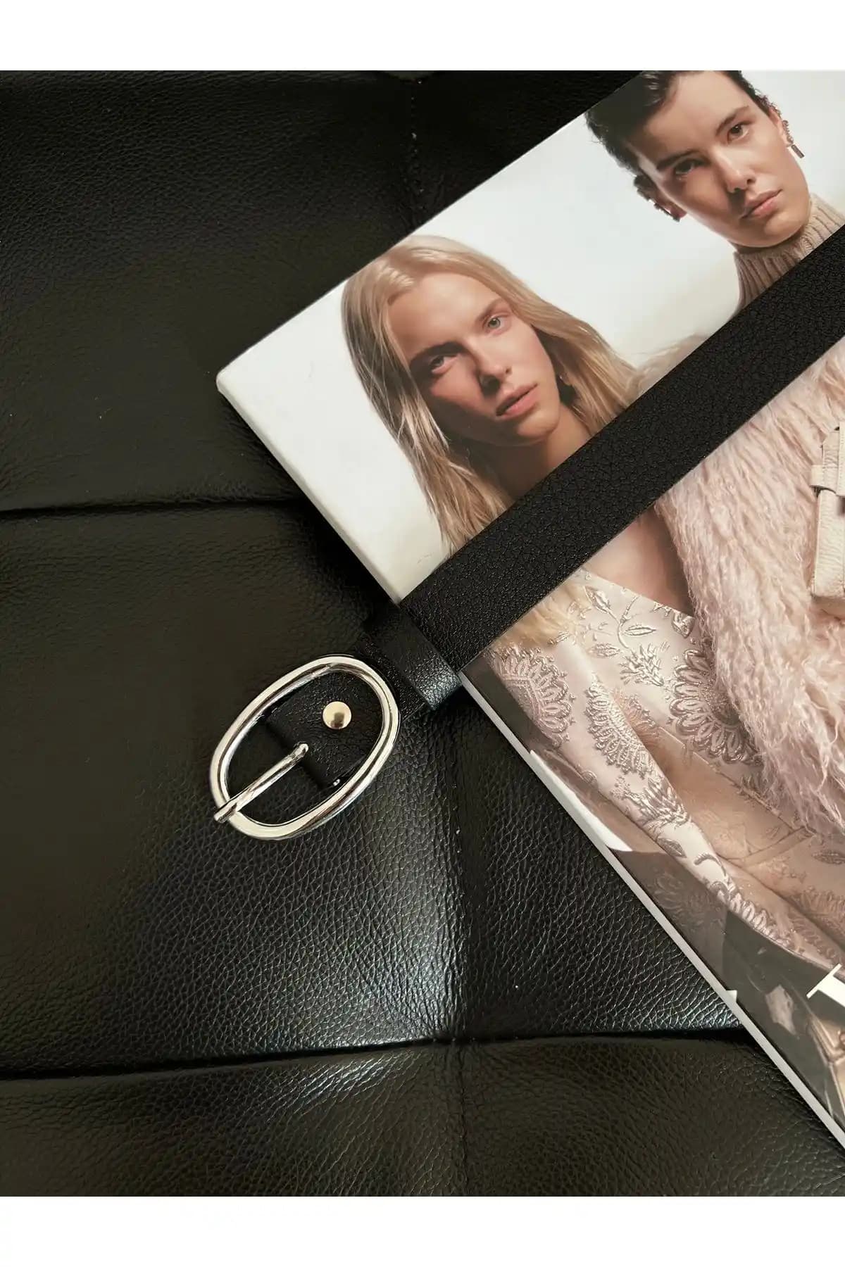 Fiori Oval Gümbüş Tokalı Kadın Kemeri: Şıklık ve Dayanıklılığı Bir Arada Sunar