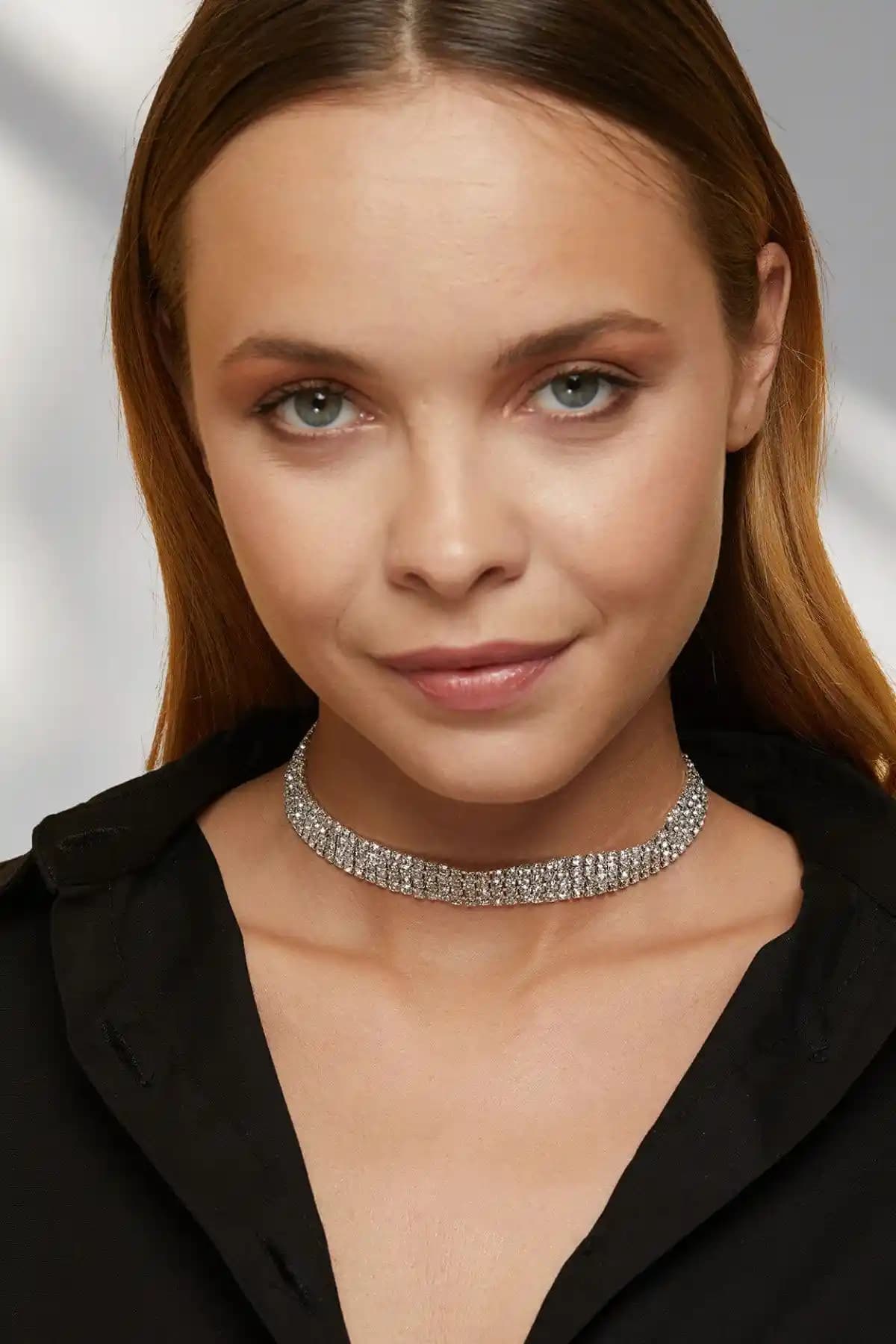 Furetek Aksesuar Kadın 4 ve 5 Sıra Model Kristal Zirkon Taşlı Kolye Karşılaştırması