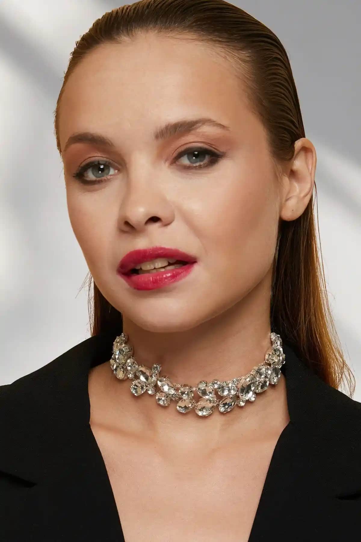 Furtek ve Gunbaz Kadın Taşlı Kolye Karşılaştırması: Hangi Model Daha Uygun