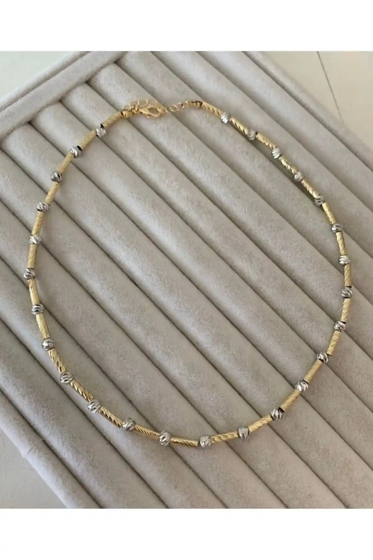 Galia Dorika Topcuk Silindir Leyla (Serenay) Kolye: Şıklık ve Dayanıklılığı Bir Arada Sunar