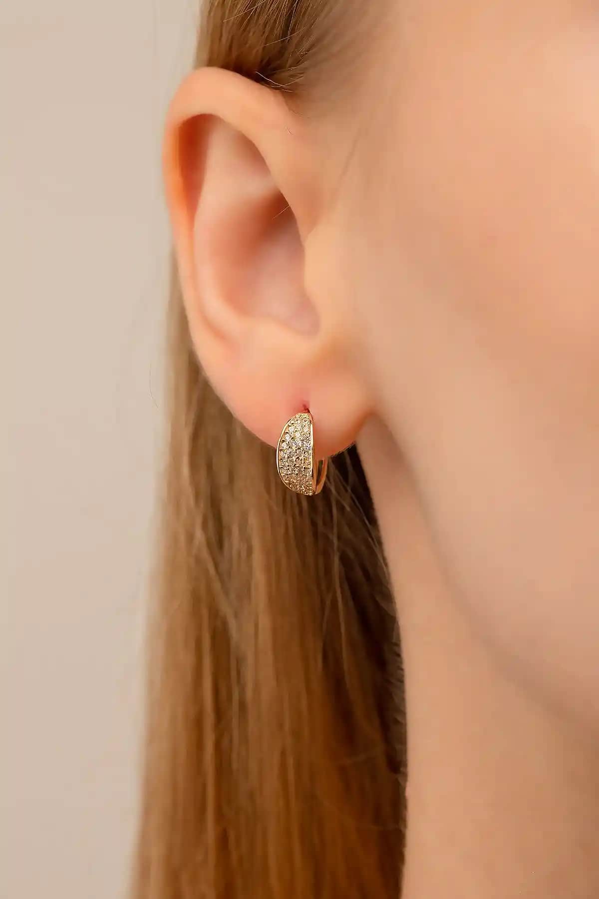 GençTaş Kuyumculuk 14 Ayar Altın Eleanor Küpe: Zarif ve Hafif Günlük Takı Seçeneği