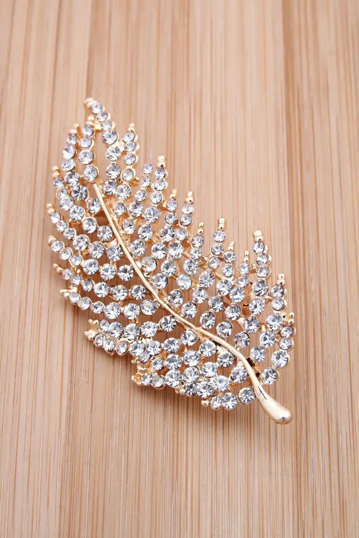 Gold Taşlı Tüy Şekilli Broş - Zarif ve Özgün Tasarım ile Şıklığa Katkı