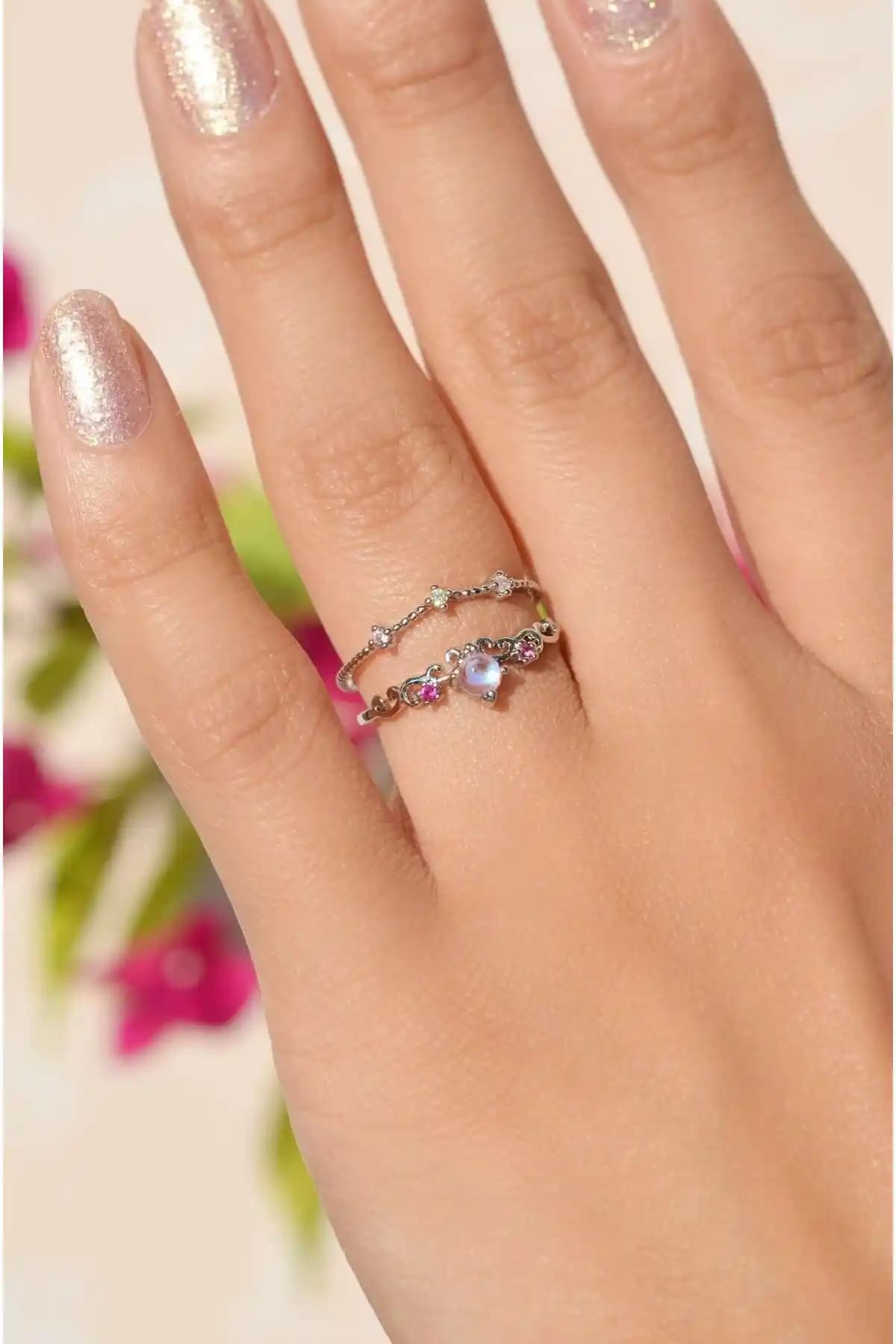 Gümüş Renkli Eklem Yüzüğü: Estetik ve Dayanıklı Çok Renkli Tasarım