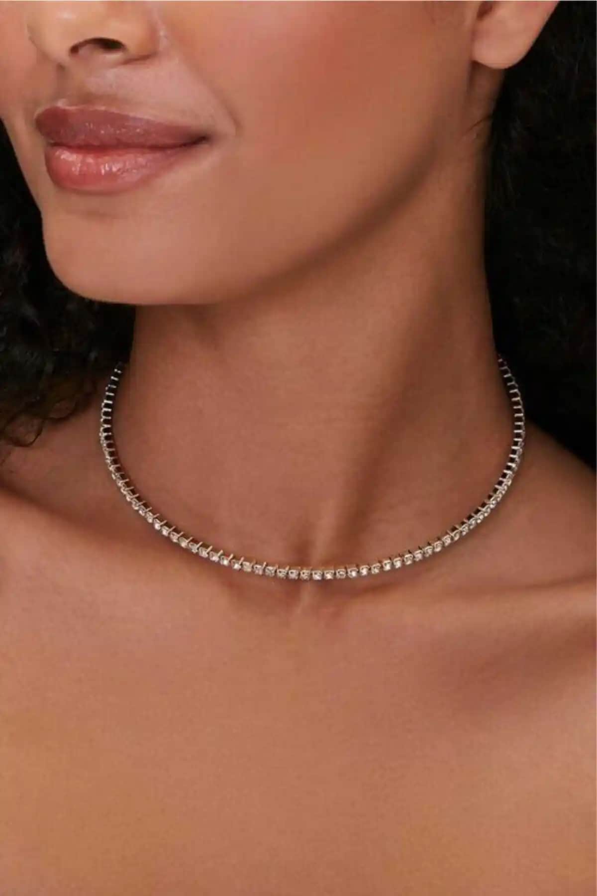 H&E DESIGN Kadın Zirkon Taşlı Su Yolu Choker Kolye Şık ve Zarif Tasarım Özellikleri