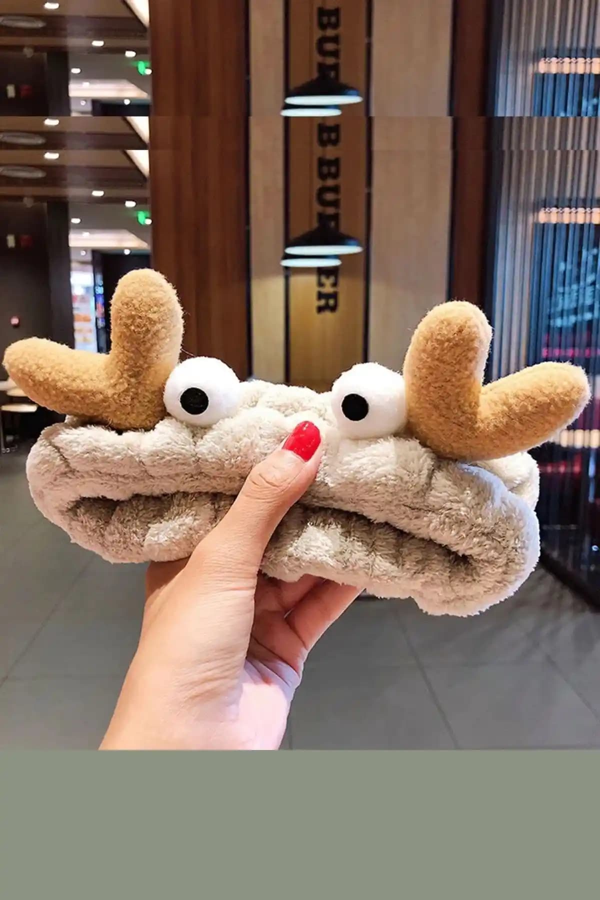 H&E DESIGN Peluş Geyik Makyaj Banı ve So Much Accesories Yüz Yıkama Banı Karşılaştırması