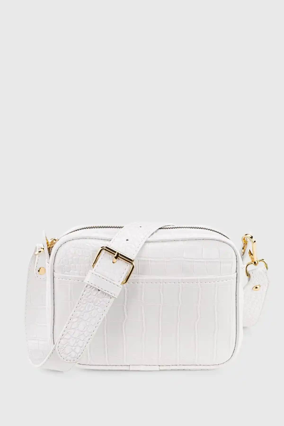 Housebags Kadın Beyaz Timsah Derisi Görünümlü Çapraz Çanta Şıklık ve İşlevselliğin Buluşması