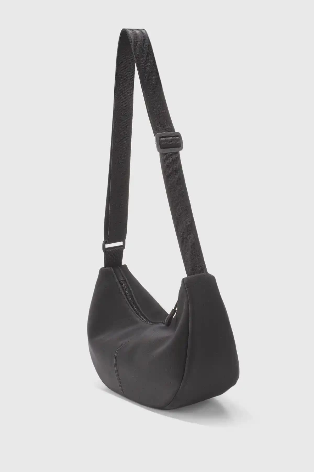 Housebags Kadın Siyah Suya Dayanıklı Yarım Ay Çanta Günlük Şıklık ve Fonksiyonellik