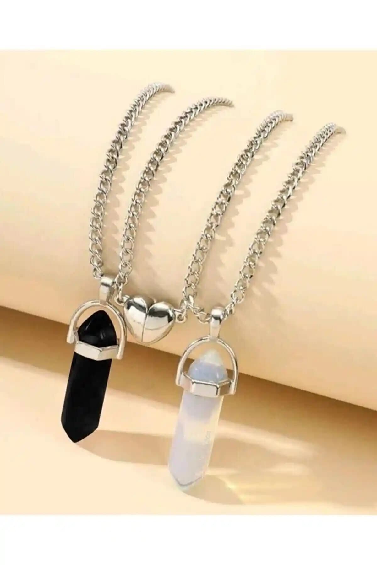 İki Farklı Doğal Taş Kolye Karşılaştırması: Mıknatıslı ve Parlayan Özellikler