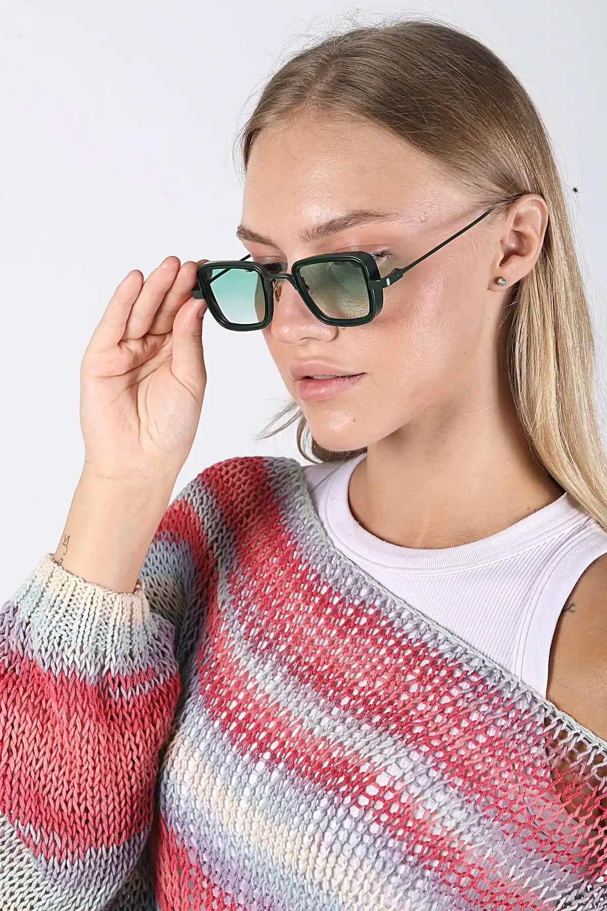 İki Popüler Güneş Gözlüğü Modelinin Detaylı Karşılaştırması ve Seçim Rehberi