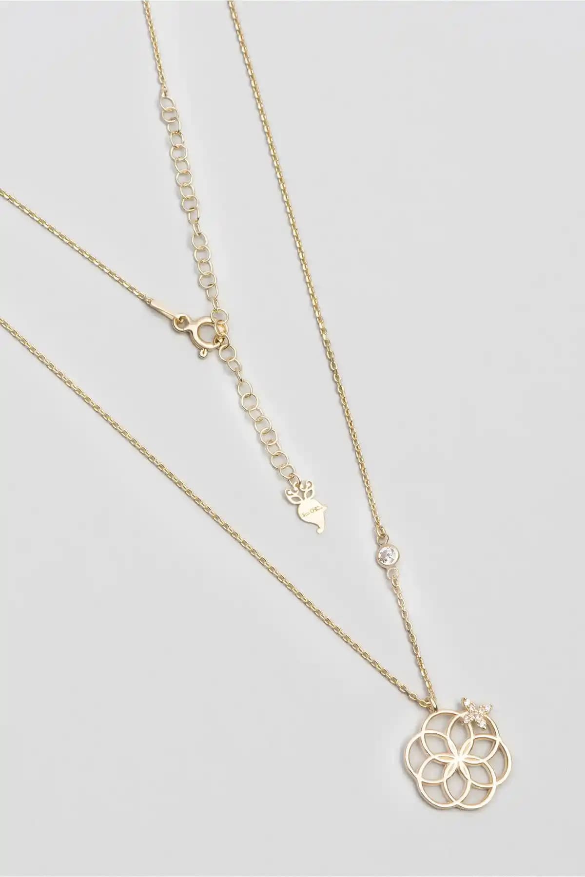 İki Şık Kolye Karşılaştırması: So Chic Yaşam Çiçeği ve Söğütlü Silver