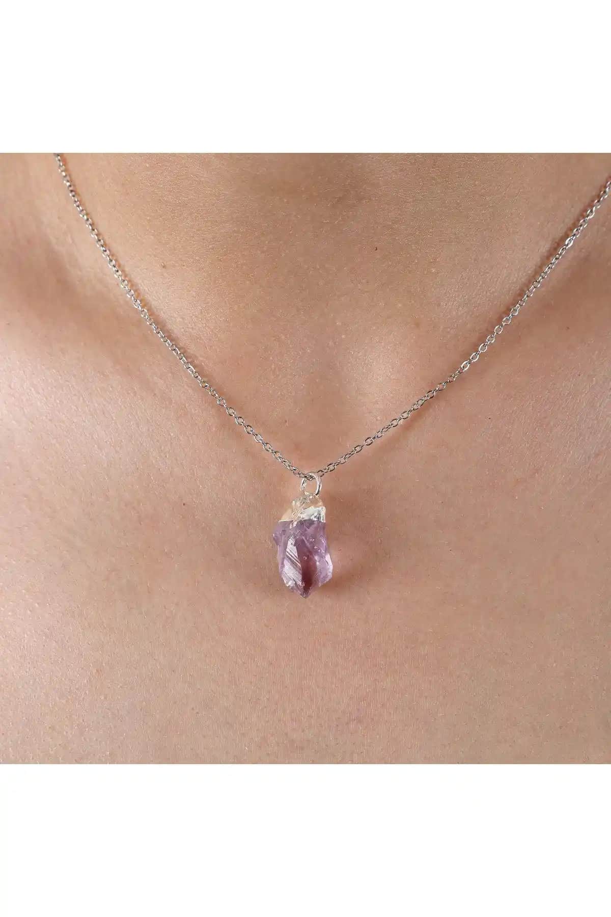 İLTERUS Doğaltaş Ametist Işlenme Mış Ham Kolye: Doğanın Saf Güzelliği ve Zarif Tasarımı
