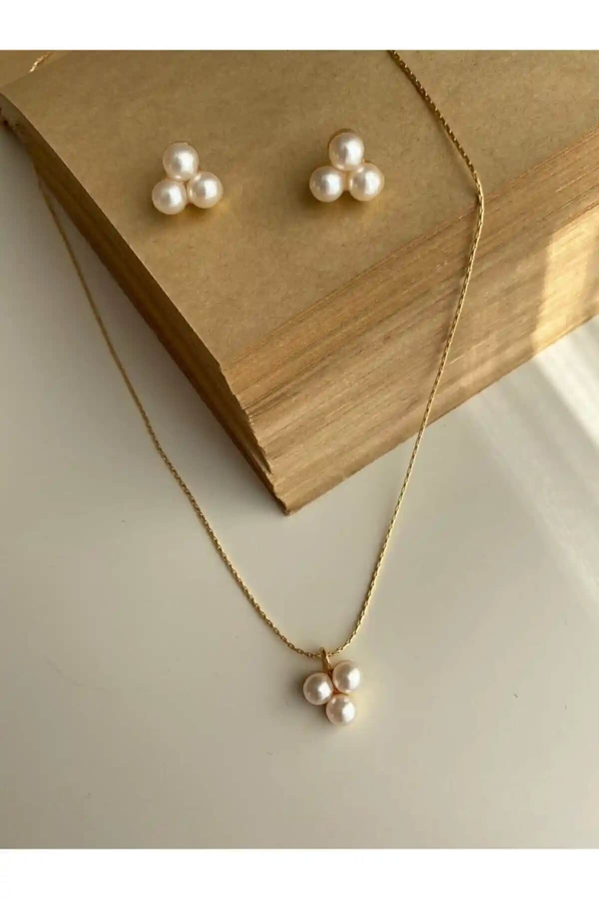 İnci Detaylı Kolye ve Küpe Seti: Zarif ve Doğal Takı Koleksiyonu