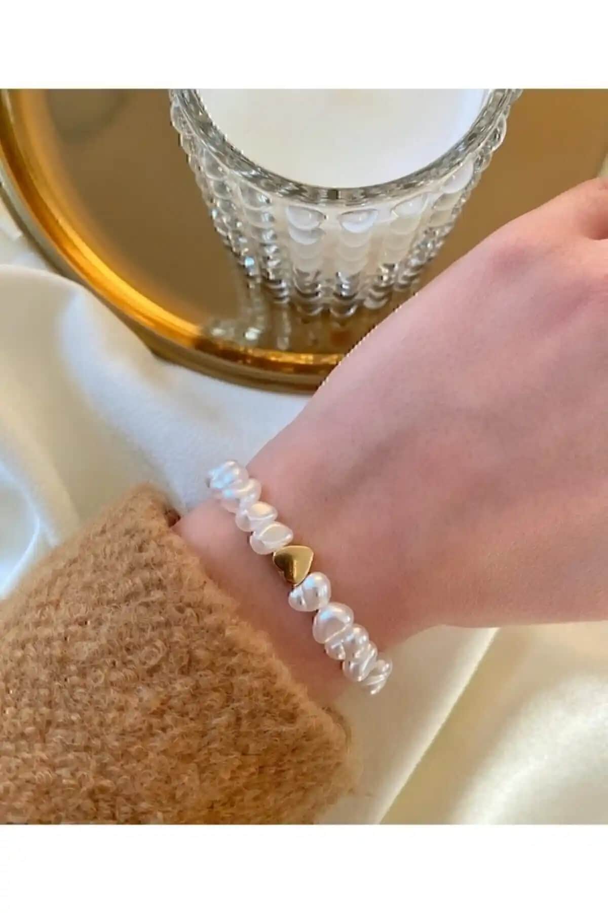 İnci Kalp Bileklik: Zarif ve Çok Yönlü Takı Seçeneği Limed Design Incili Kalp Bileklik