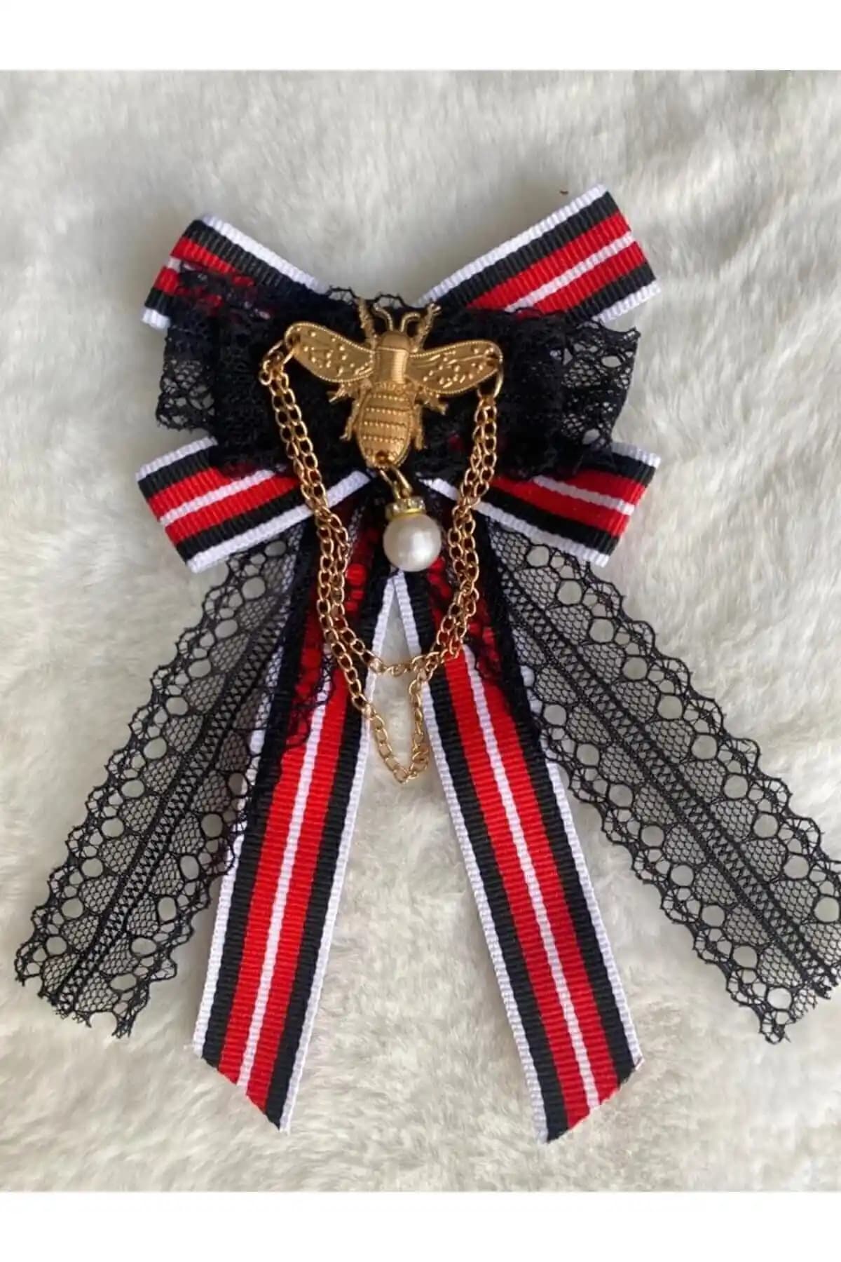 İtalyan Zincirli Arı Broşu: Zarif ve Anlamlı Moda Aksesuarı