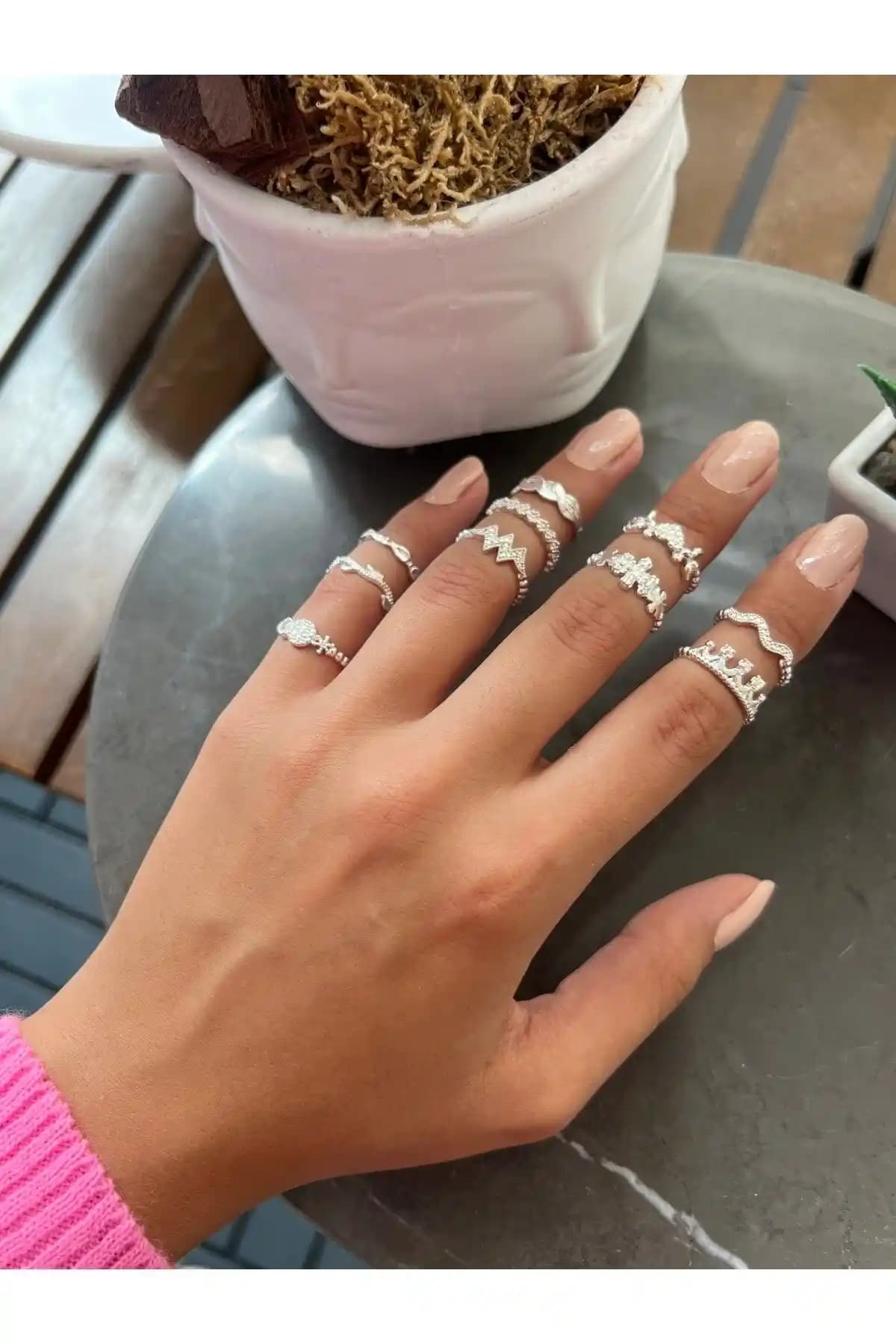 Jack Ferrero Çok Renkli ve Çeşitli Tasarımlarla Eklem Yüzüğü Seti İle Stilinizi Yansıtın