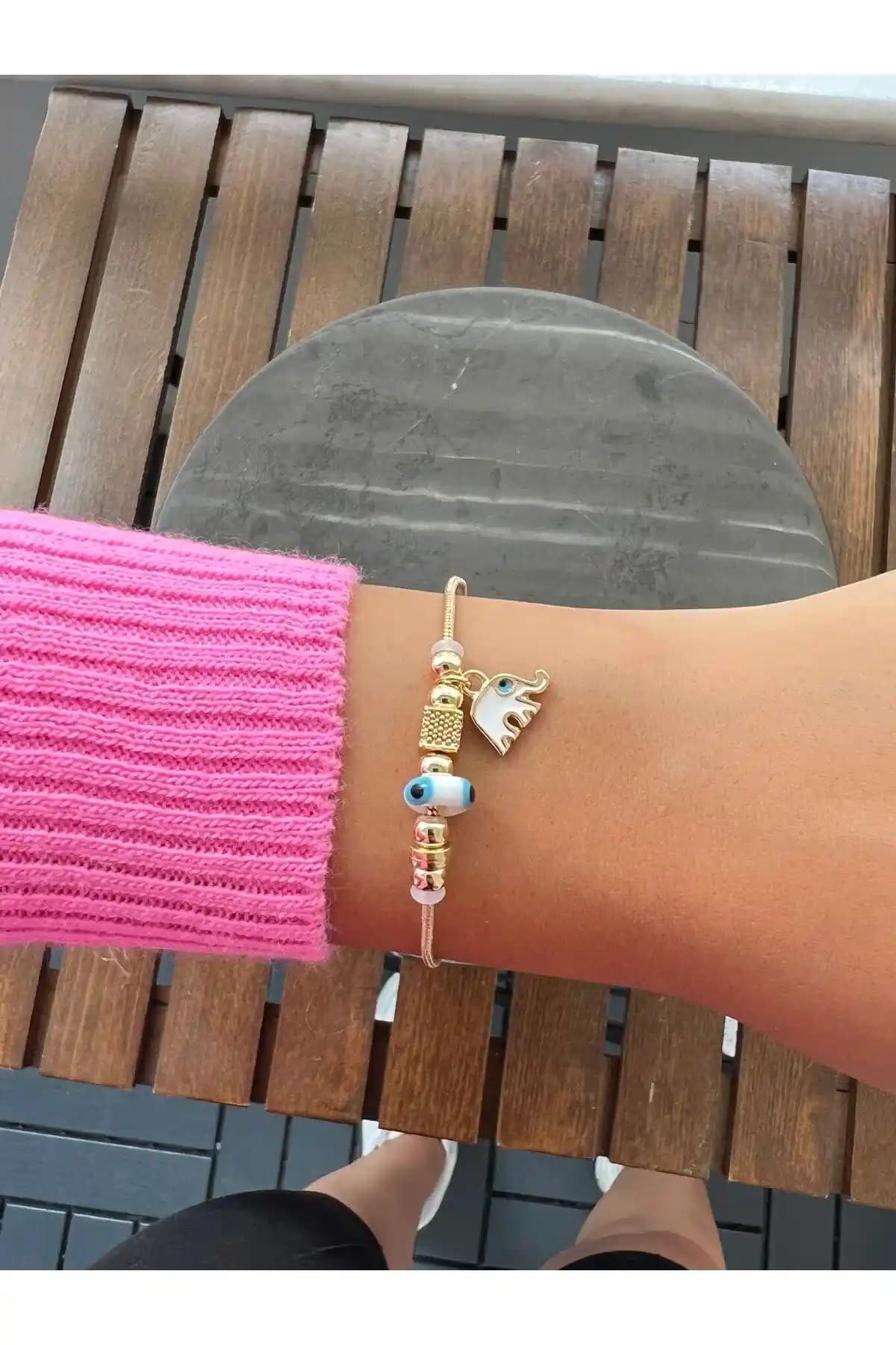 Jack Ferrero Kadın Apc Altın Kaplama Bijuteri Bileklik: Şıklık ve Dayanıklılığı Bir Arada Sunan Tasarım