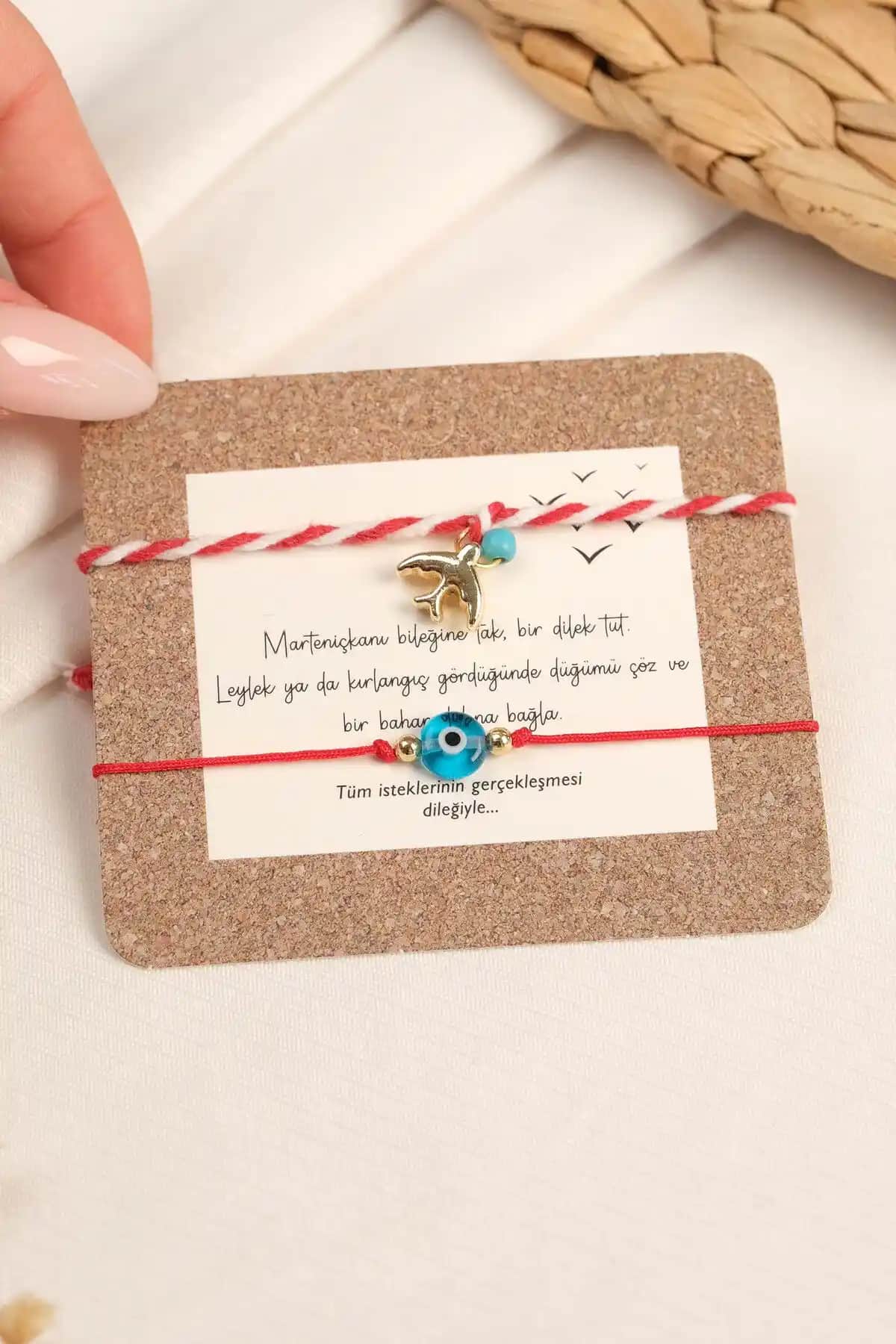 Jack Ferrero Marteniçka Şans Bilekliği: Doğal Malzemelerle Zarif ve Anlamlı Takı Seçeneği