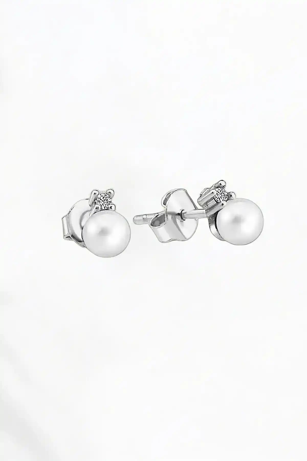 Jelux Silver 925 Ayar Gümüş İnci Küpe Zarif Tasarım ve Uzun Ömür Sunar