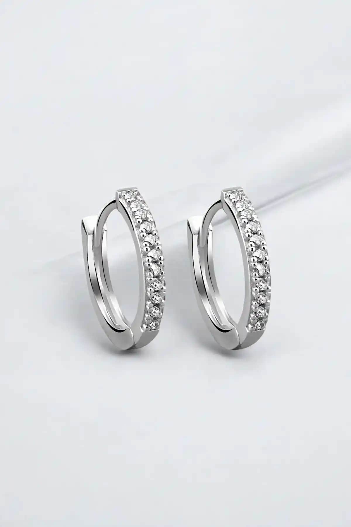 Jelux Silver 925 Ayar Gümüş Zirkon Taşlı Küpe 16 mm Sıralı Tasarım