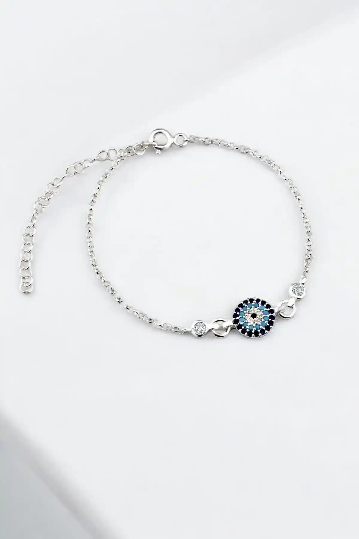 Jelux Silver Gümsü 925 Ayar Nazar Model Zirkon Taşlı Bileklik Tanıtımı ve Stil Uyumları