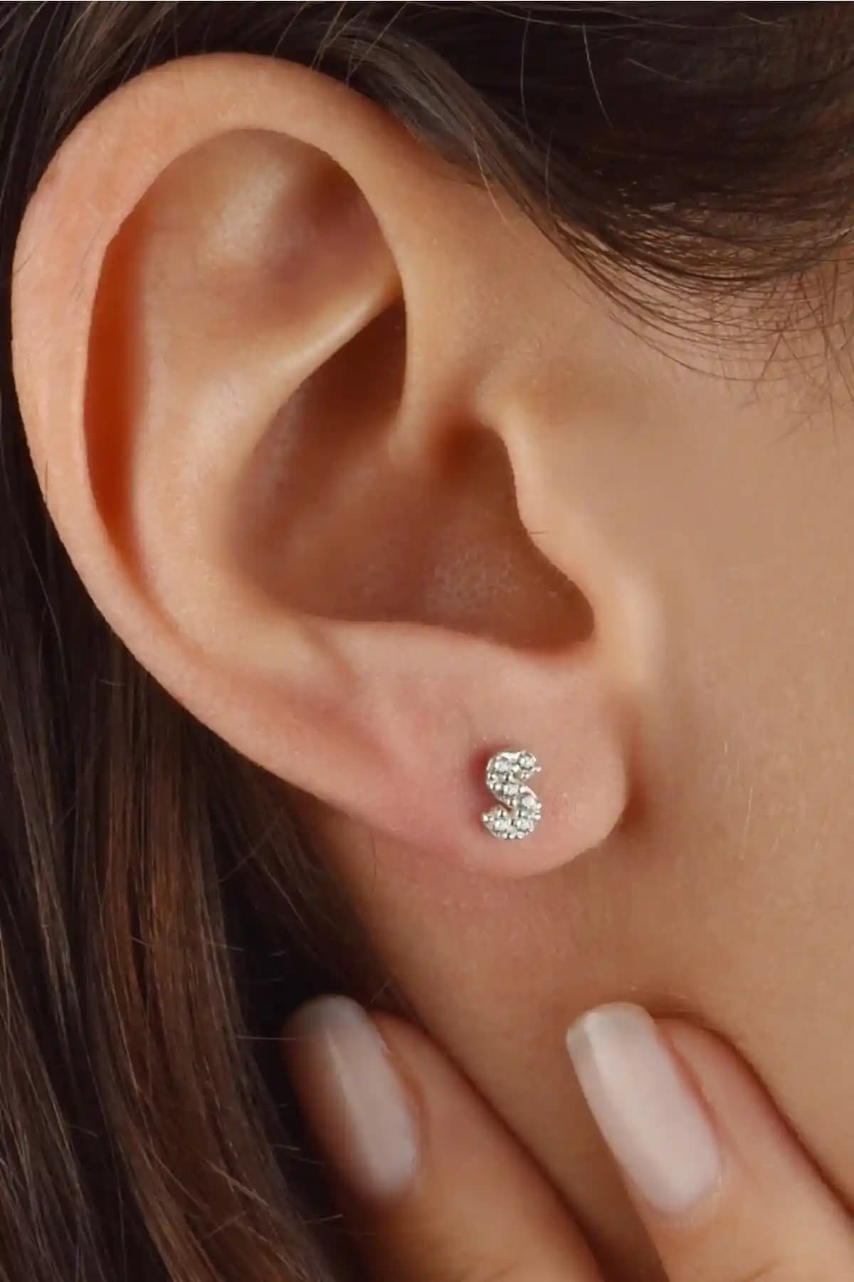 Jelux Silver S Harfli Zirkon Taşlı 925 Ayar Gümüş Tekli Küpe ile Şıklığınızı Tamamlayın