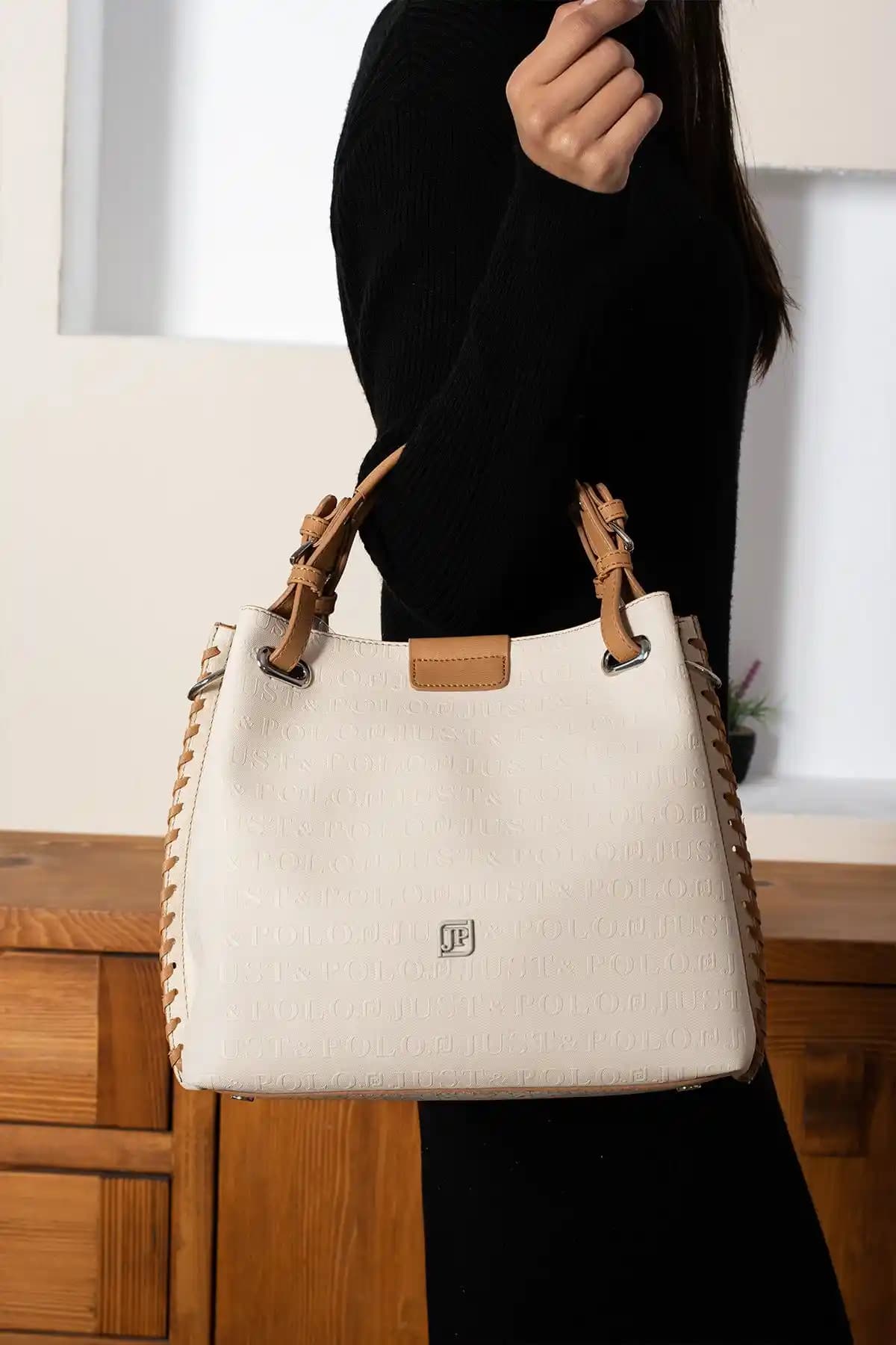 Just Polo'nun Çok Bölmeli Uzun Askılı Suni Deri Çantası Günlük ve Profesyonel Kullanım İçin