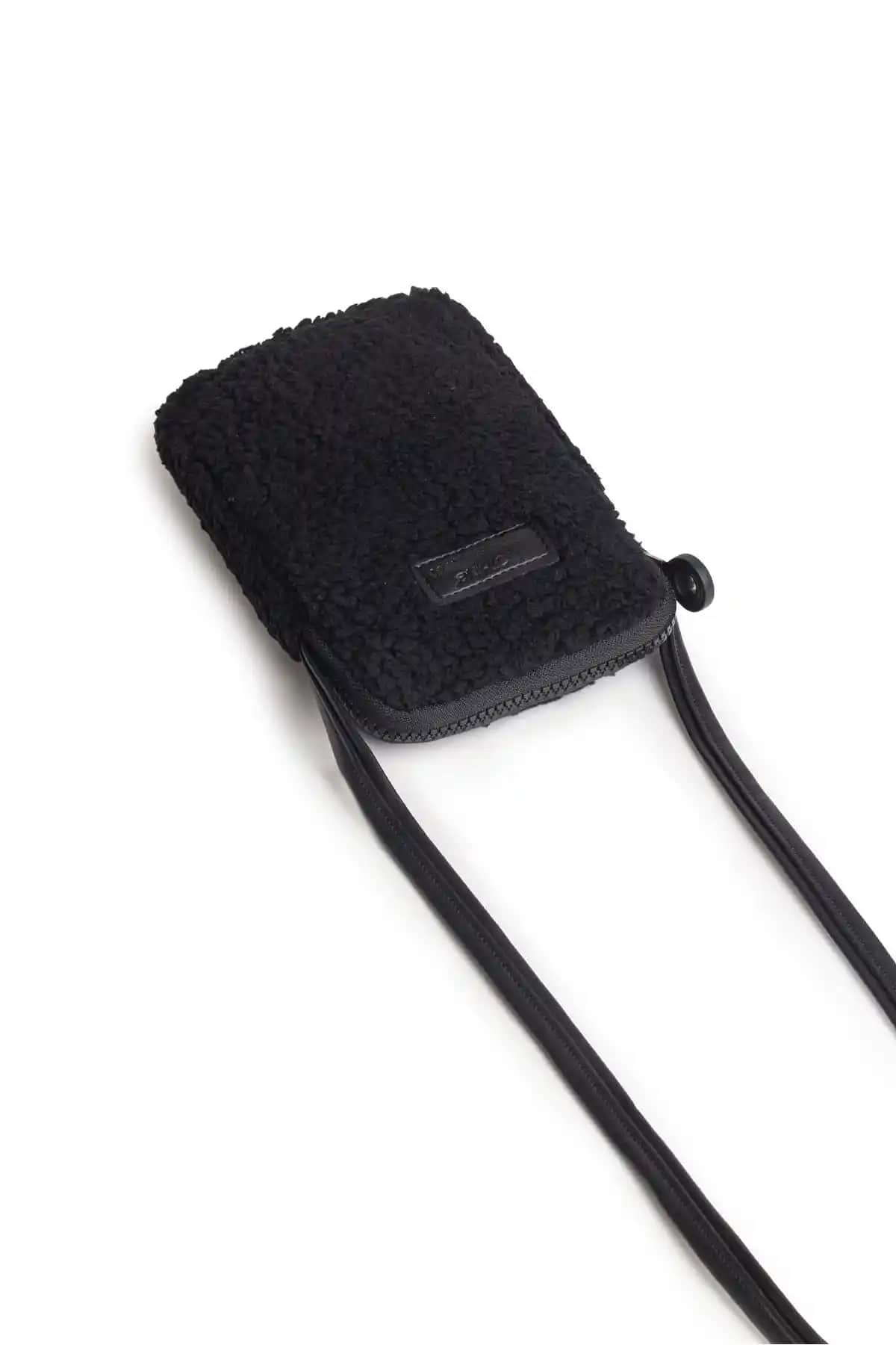 Kadın Çanta Karşılaştırması: NOTHING Peluş Mini ve Pierre Cardin Omuz Çantası İncelemesi