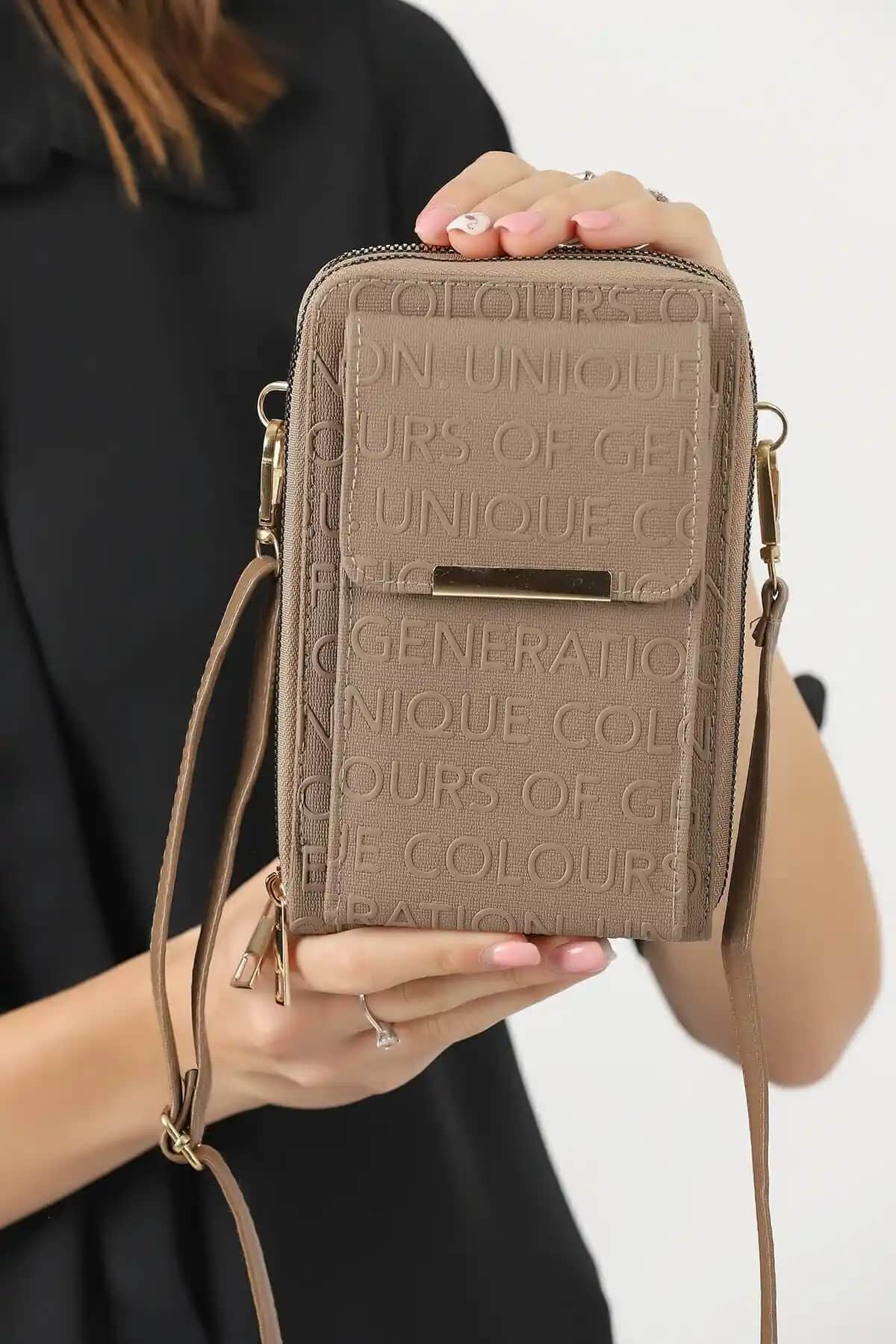 Kadın Çapraz Askılı Çanta Karşılaştırması: Modaya Uygun ve Kullanışlı Seçenekler