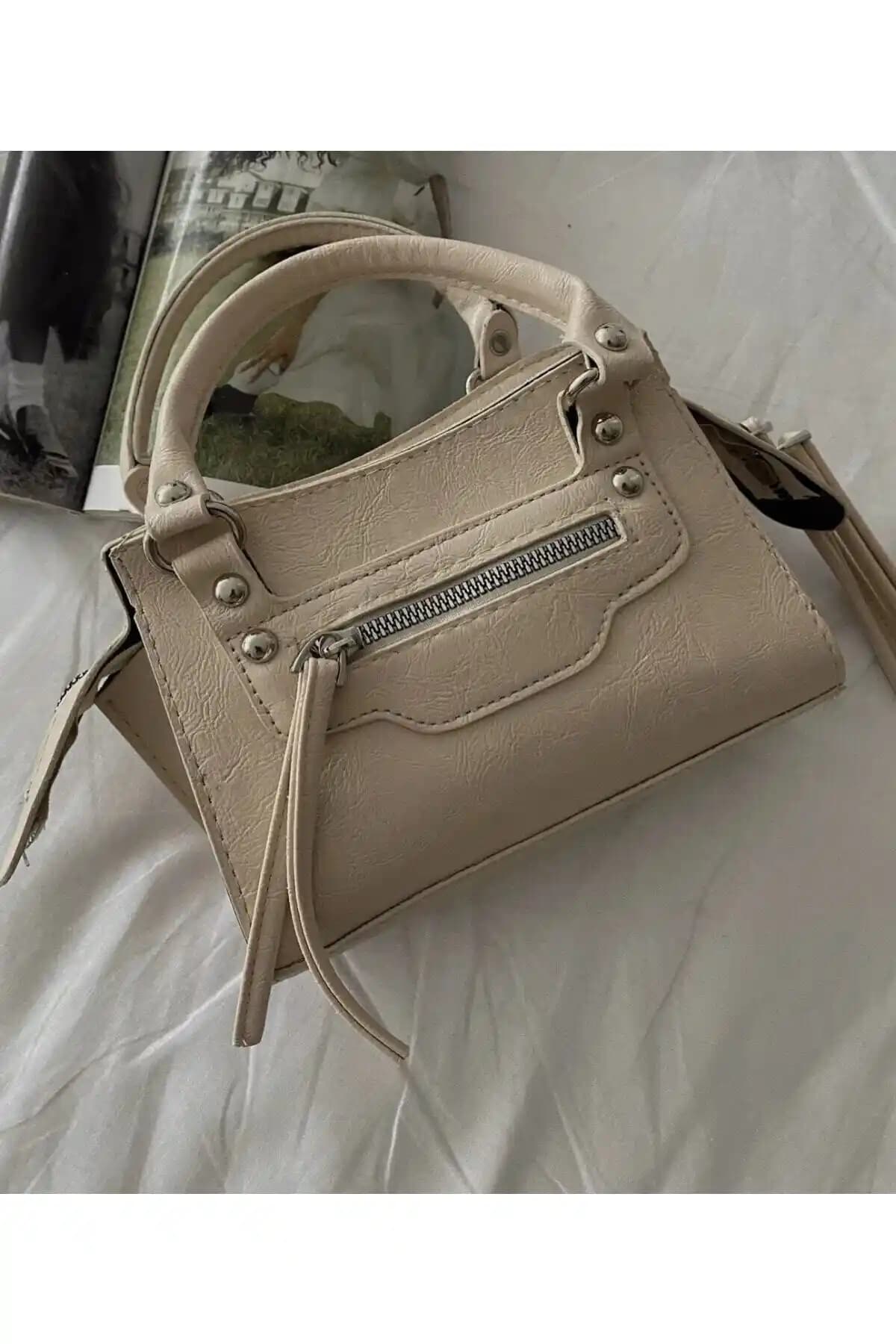 Kadın El ve Omuz Çantası Modstore ve Ricca Collezione Karşılaştırması