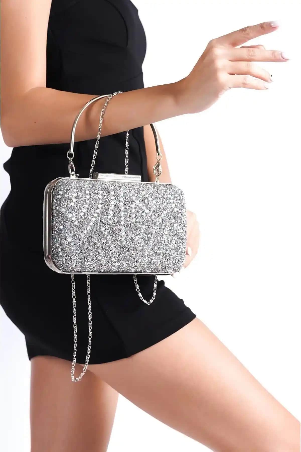 Kadın Gümüş Abiye Çantaları Karşılaştırması: Şıklık ve Kullanım İpuçları