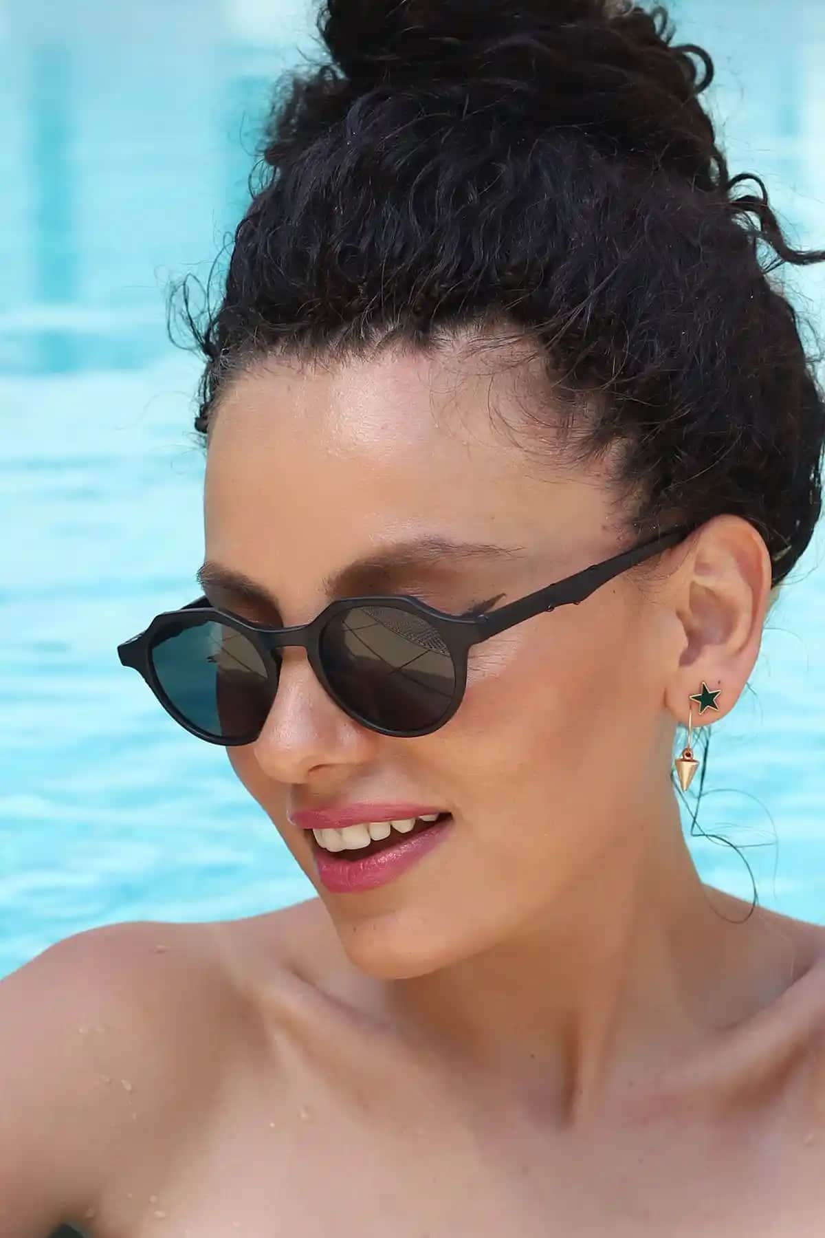 Kadın Güneş Gözlüğü By Harmony: Şıklık ve Koruma Bir Arada Modern Tasarım