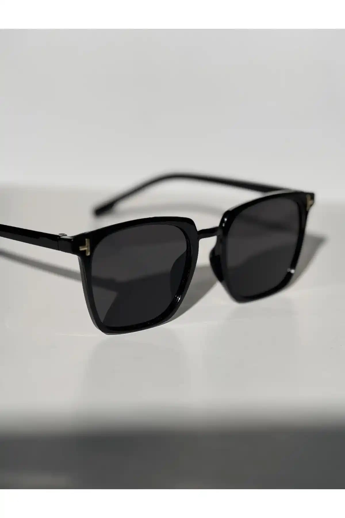 Kadın Güneş Gözlüğü Karşılaştırması: RiRi Store Mia ve Zzla Premium Modelleri