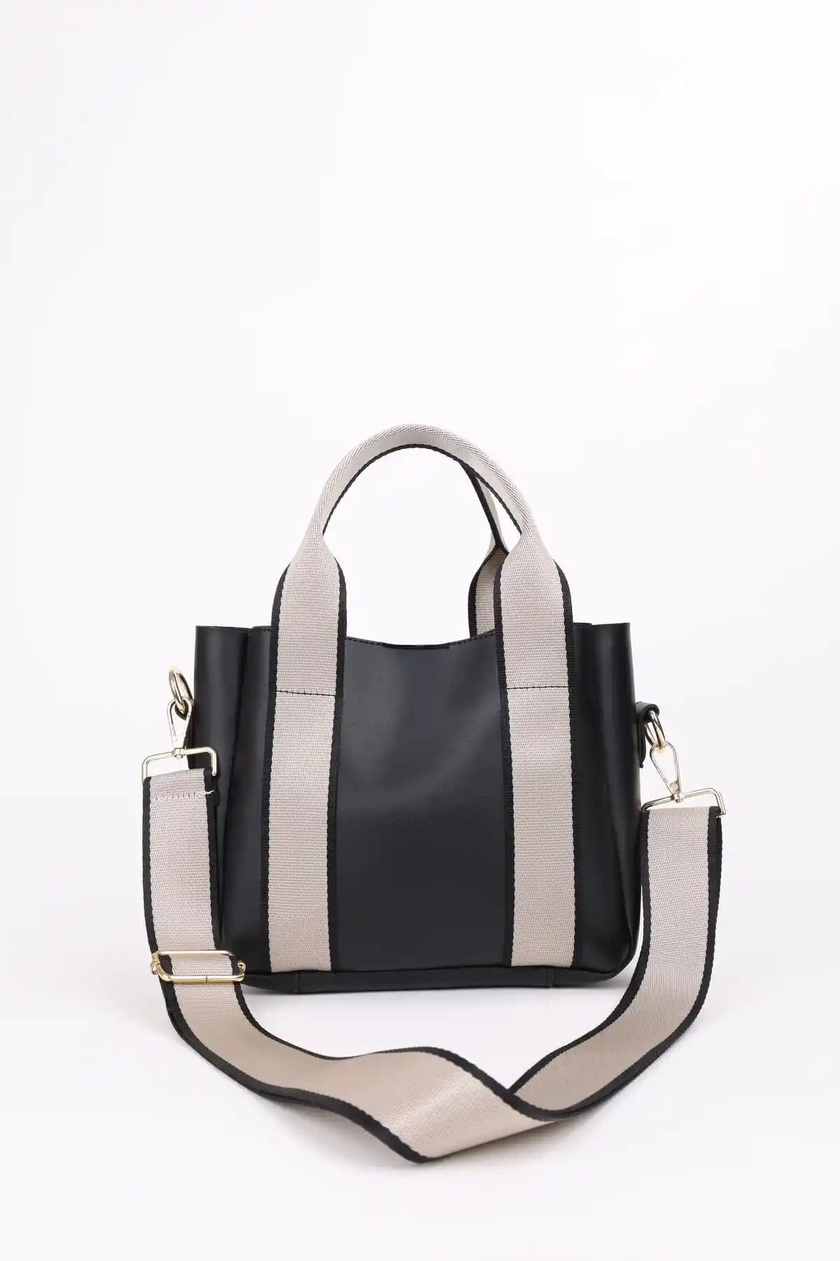 Kadın İçin Günlük Kullanıma Uygun Siyah Çanta ve Makyaj Çantası Karşılaştırması