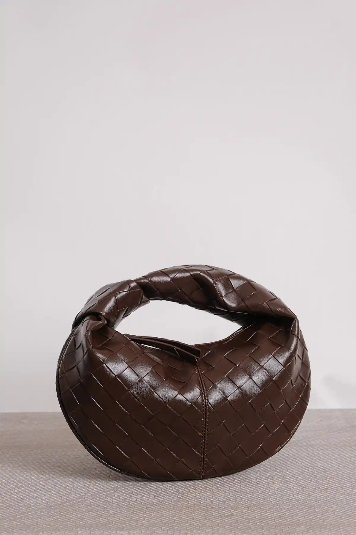 Kadın Mini Jordie El Çantası: Şık ve Fonksiyonel Tasarım ile Günlük Kullanım İçin Uygun