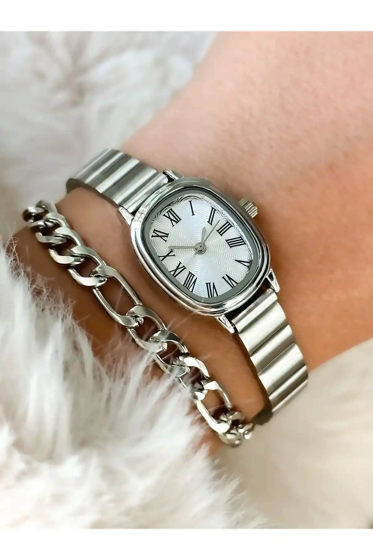 Kadın Saatleri Karşılaştırması: Bonicce Retro ve Carden Goldon Vintage Modelleri