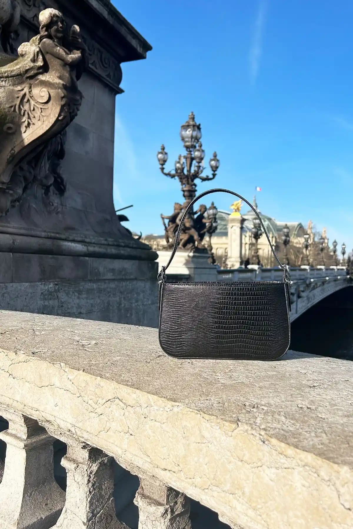 Kadın Siyah Çantalar Karşılaştırması: Housebags ve macharelbasic Modelleri