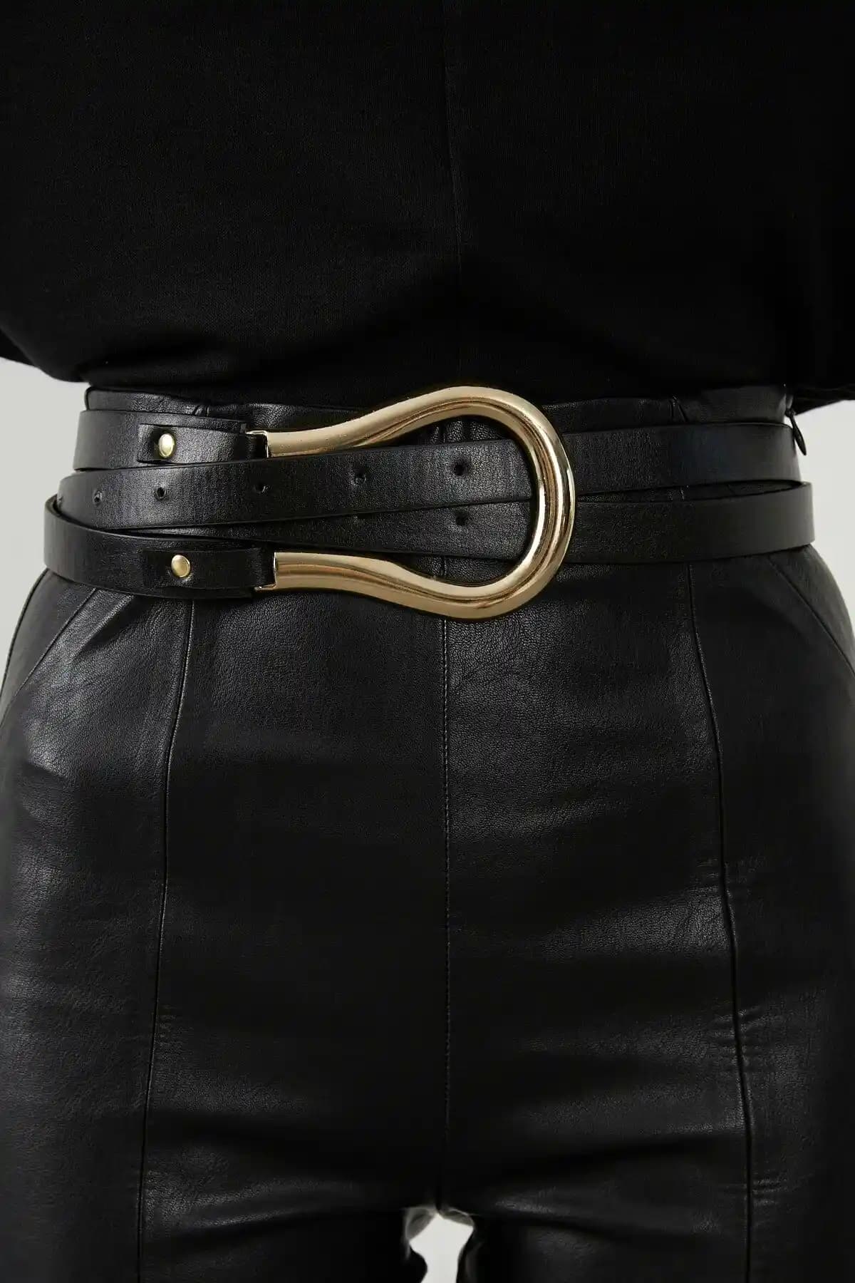 Kadın Siyah Gold Tokalı Suni Deri Kemer Modaya Uygun ve Şık Tasarım