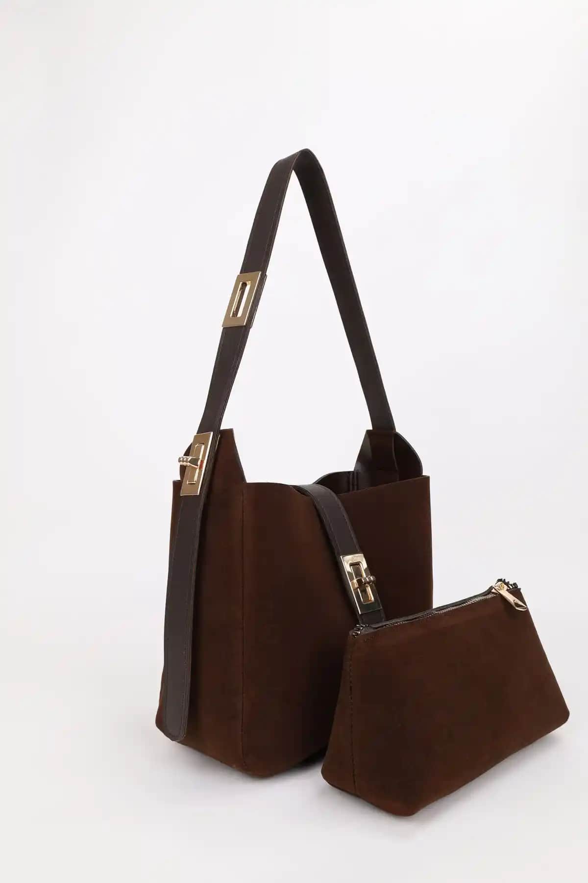 Kadın Süet Kahverengi Gold Kilit Detaylı Çanta - Şık ve Dayanıklı Tasarım