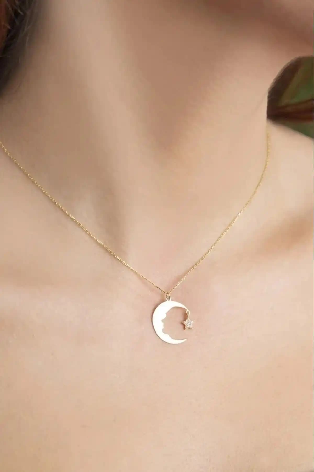 Kadın Takı Karşılaştırması: Jack Ferrero ve Jenny Daphne Kolye Özellikleri ve Yorumlar