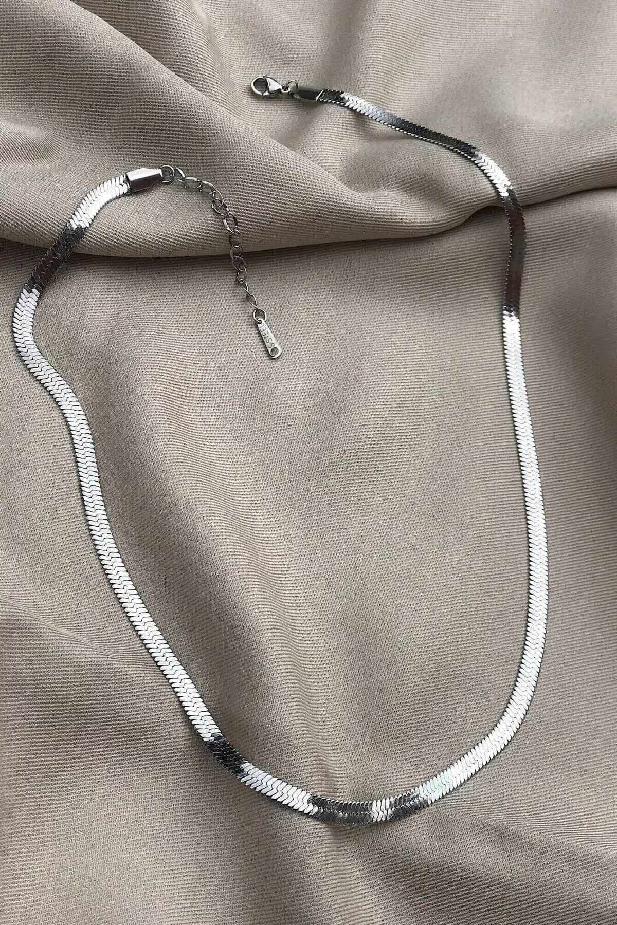 Kadınlar İçin Gümüş İtalyan Zincir Kolye: Şıklık ve Kalitenin Birleşimi