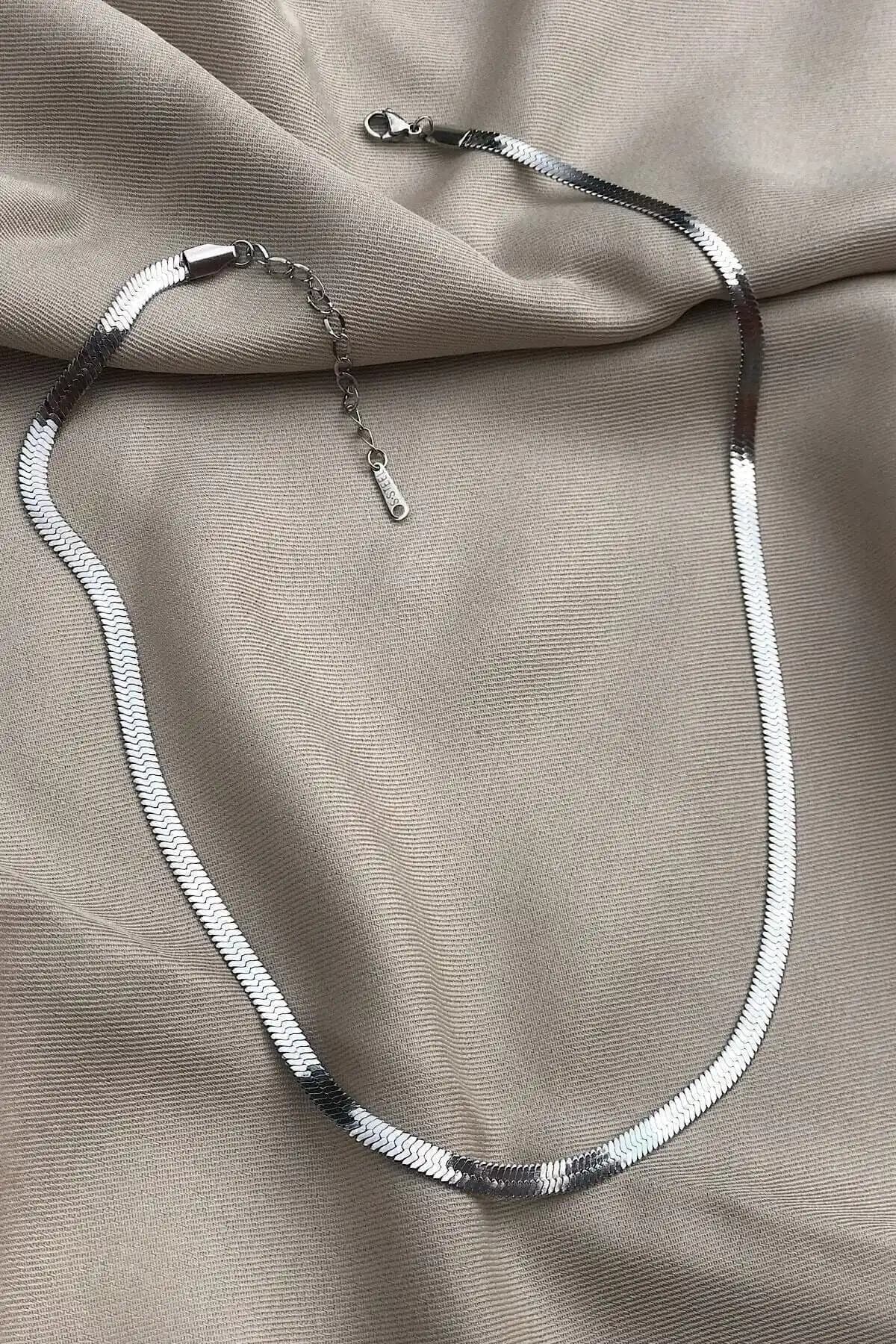 Kadınlar İçin Gümüş İtalyan Zincir Kolye: Şıklık ve Kalitenin Birleşimi