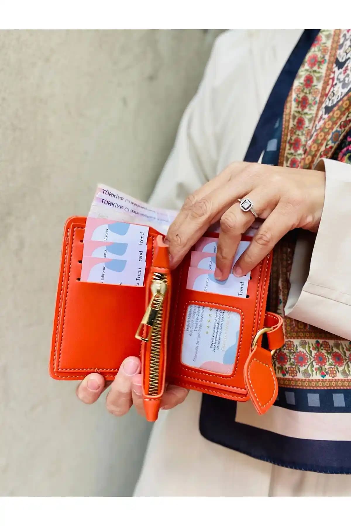 Kadınlar için Şık ve Pratik Turuncu Kartlık Cüzdan Trendyol Güvencesiyle