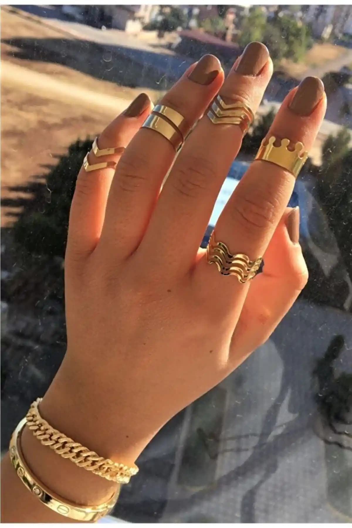 Kadınlar İçin Vintage Altın Tonunda 5'li Yüzük Seti Şıklık ve Fonksiyonelliği Bir Arada Sunar