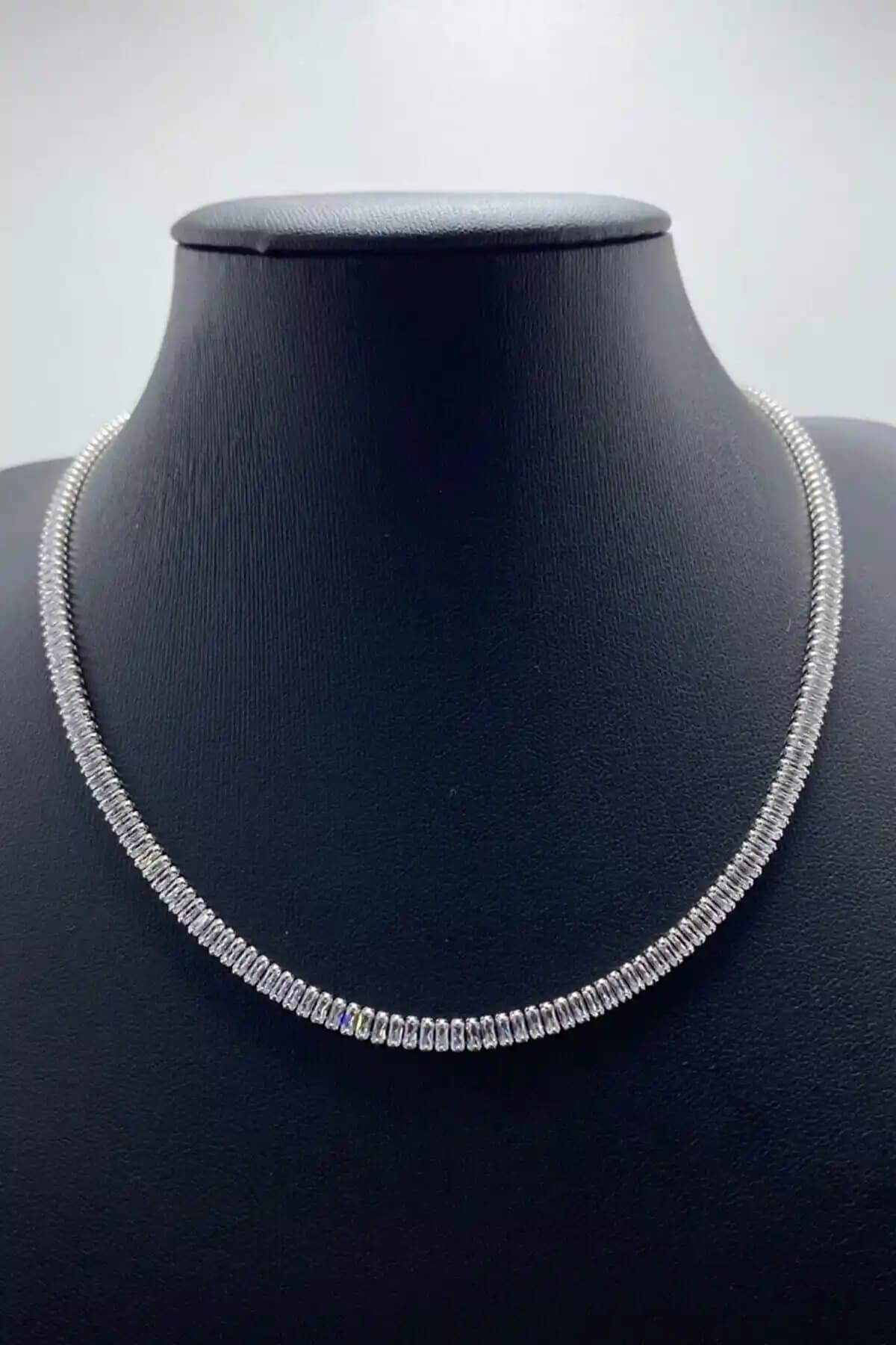 Kadınlar İçin Zarif Gümüş Renkli Baget Model Zirkon Taşlı Kolye