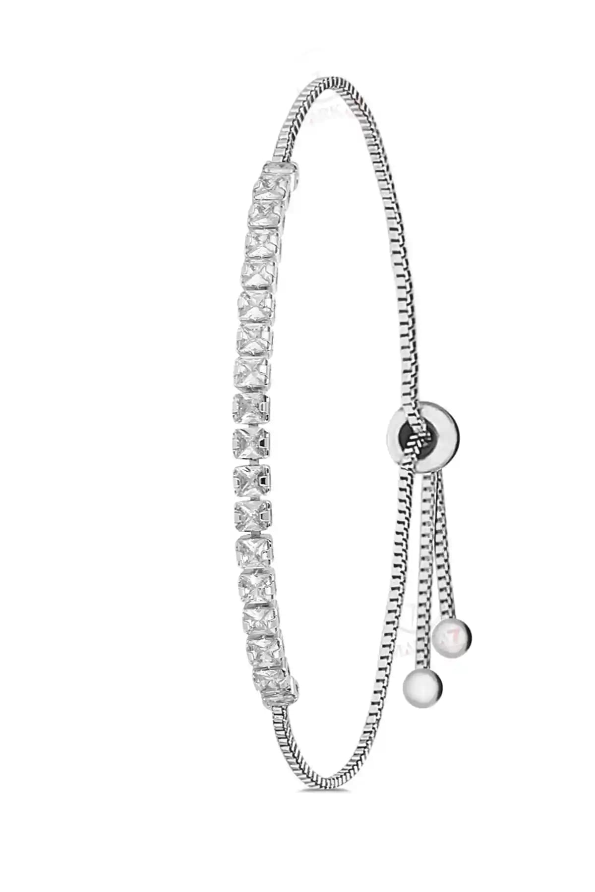 Kadınlar için Zarif Gümüş Zirkon Taşlı Bileklik Şık ve Ayarlanabilir Tasarım