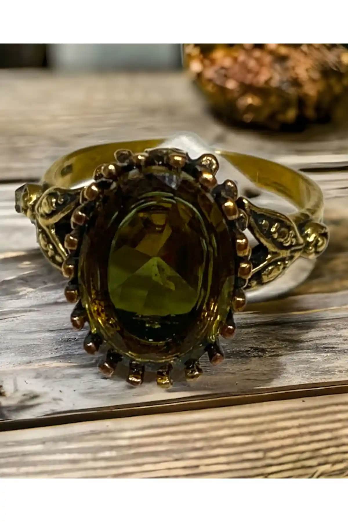 Kapris Concept Kadın Yüzüğü: Doğal Taş ve Bakır Malzeme ile Şık ve Benzersiz Tasarım