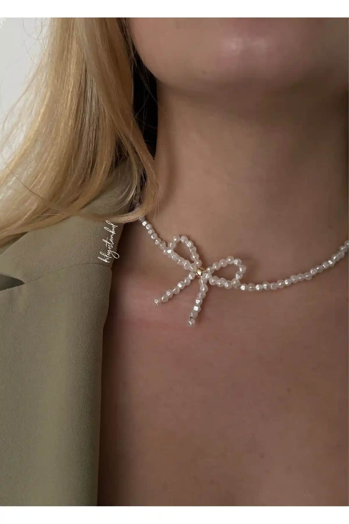 Kılıgıstanbul İnci Fiyonklu Altın Renkli Zarif Kolye - Günlük ve Özel Kullanım İçin