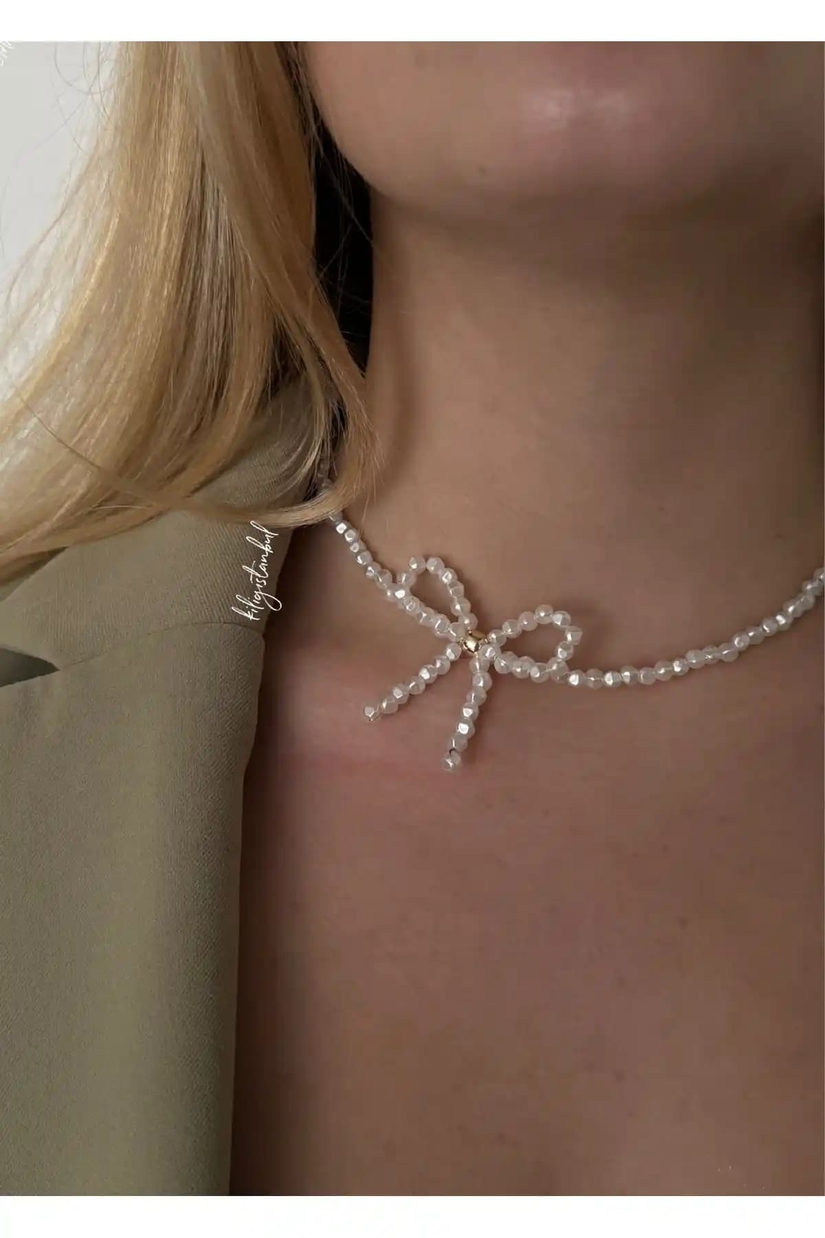 Kılıgıstanbul İnci Fiyonklu Altın Renkli Zarif Kolye - Günlük ve Özel Kullanım İçin