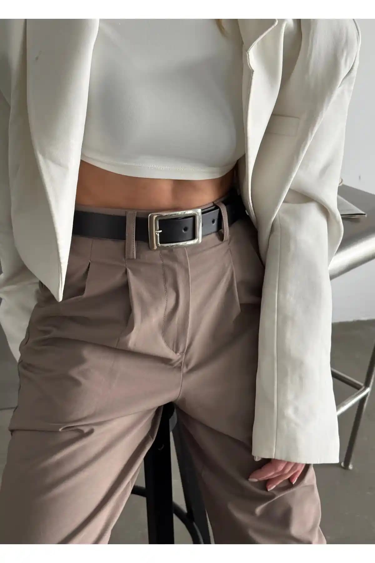 KİLİGİSTANBUL Kadın Siyah Dikdörtgen Tokalı Kemer Günlük ve Özel Kullanım İçin