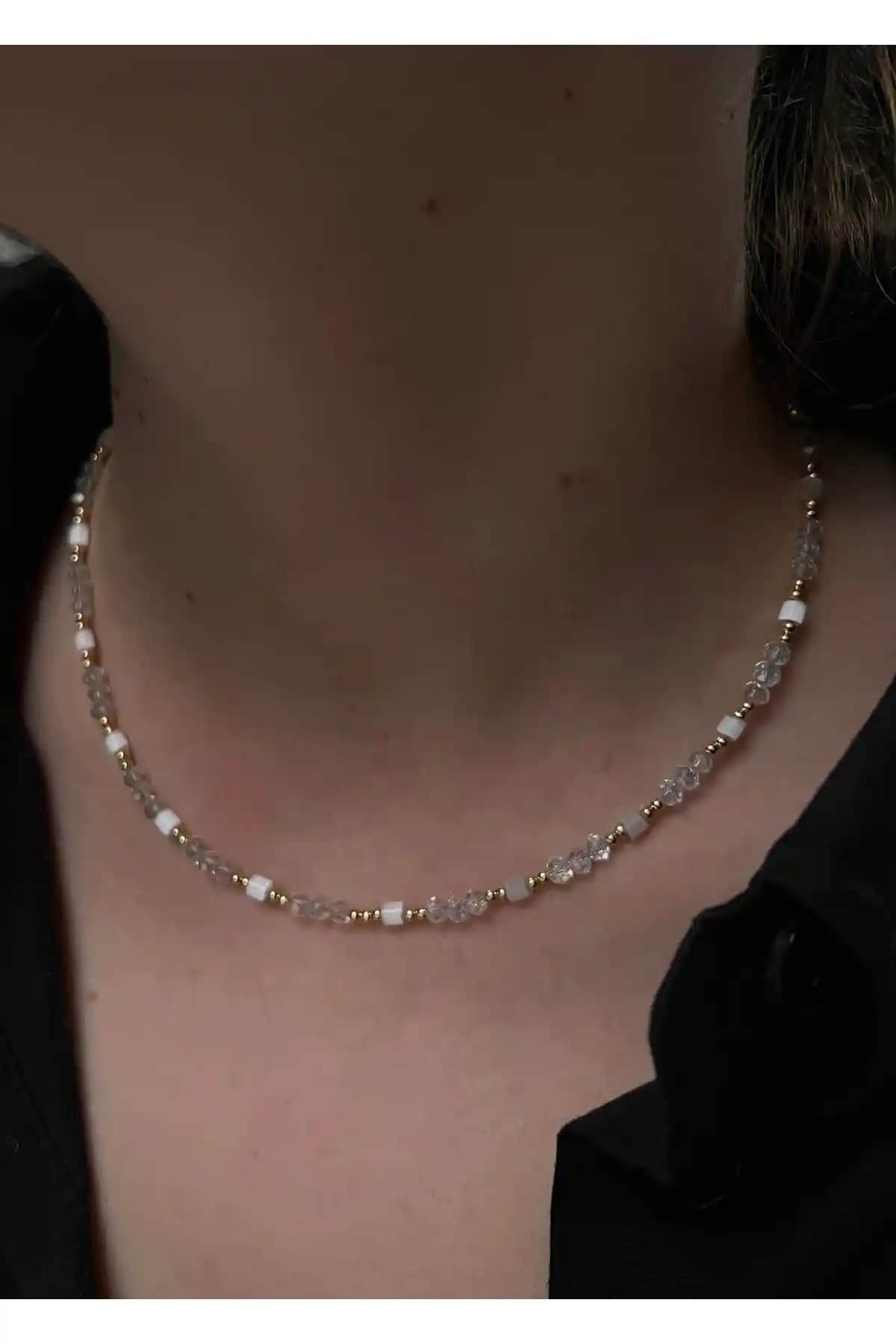 KİLİGİSTANBUL Karışık Dorika Incili Kolye: Zarif ve Şık Tasarım ile Günlük Kullanım